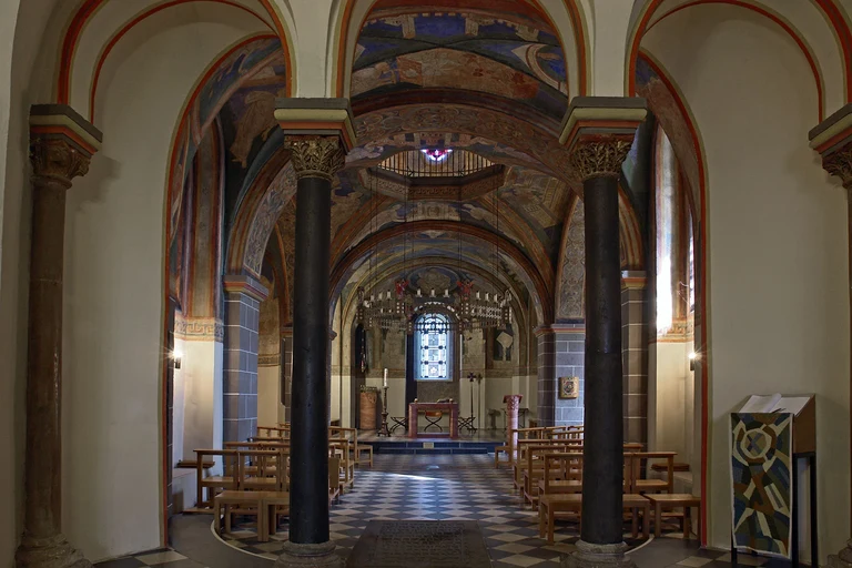 Bonn_schwarzrheindorf_doppelkirche_unterkirche_innen.jpg