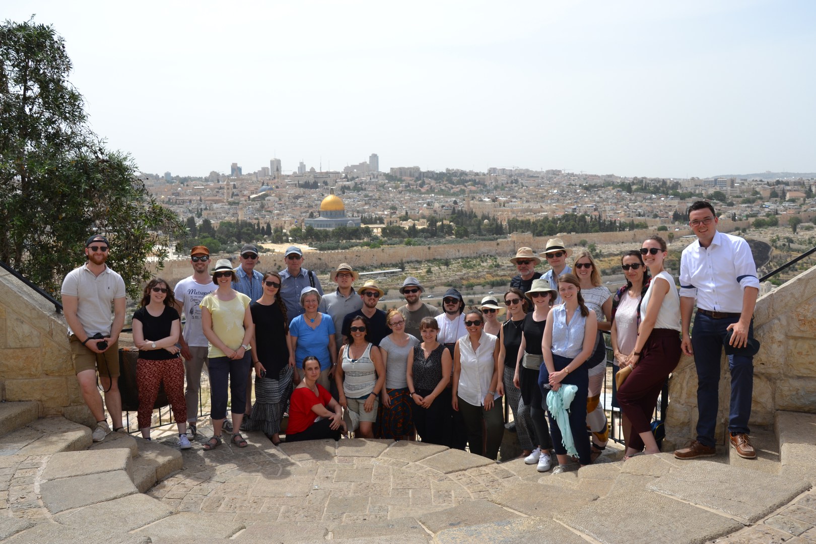 Die Reisegruppe vor dem Panorama Jerusalems