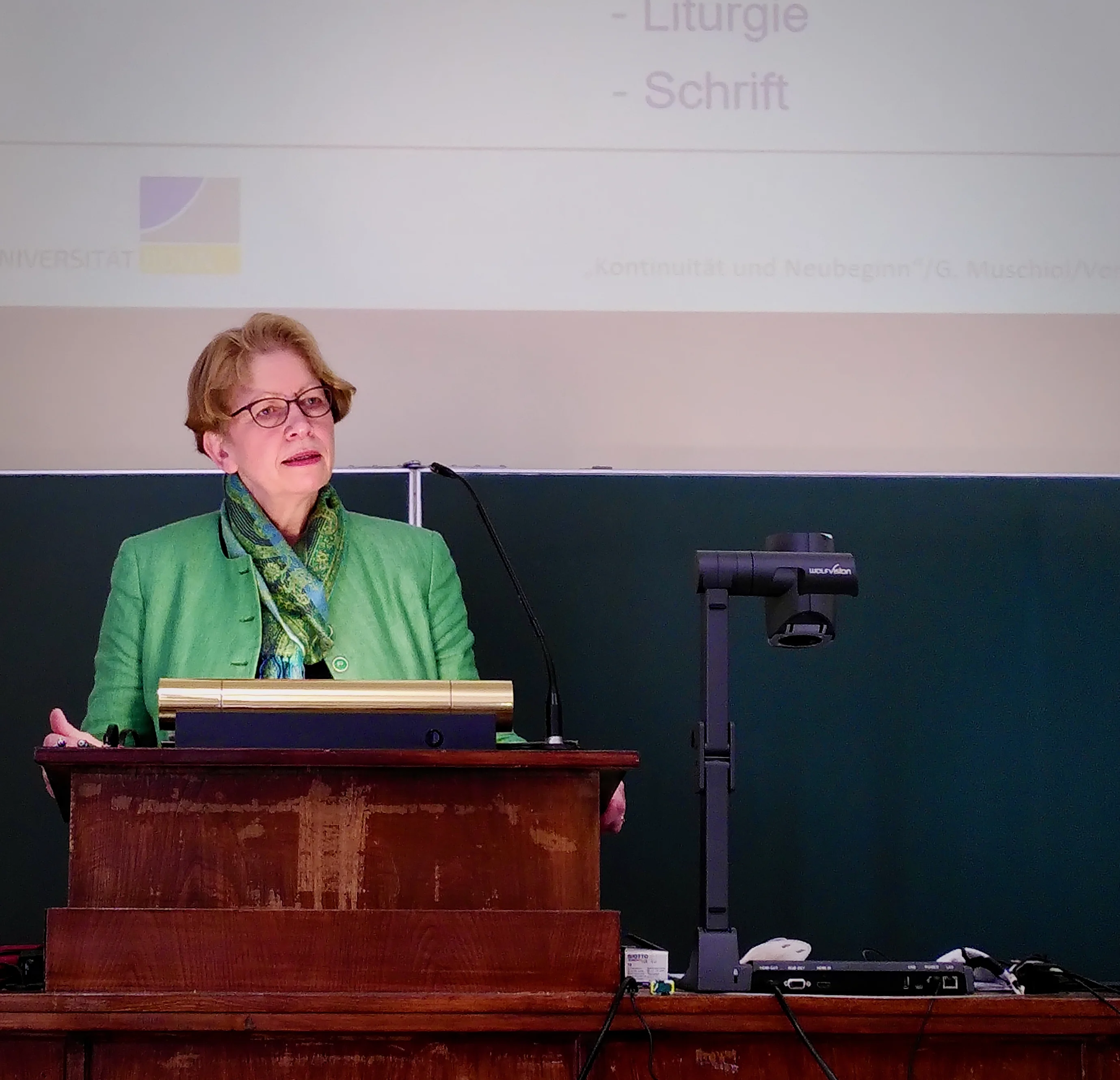 Prof. Muschiol in der Vorlesung