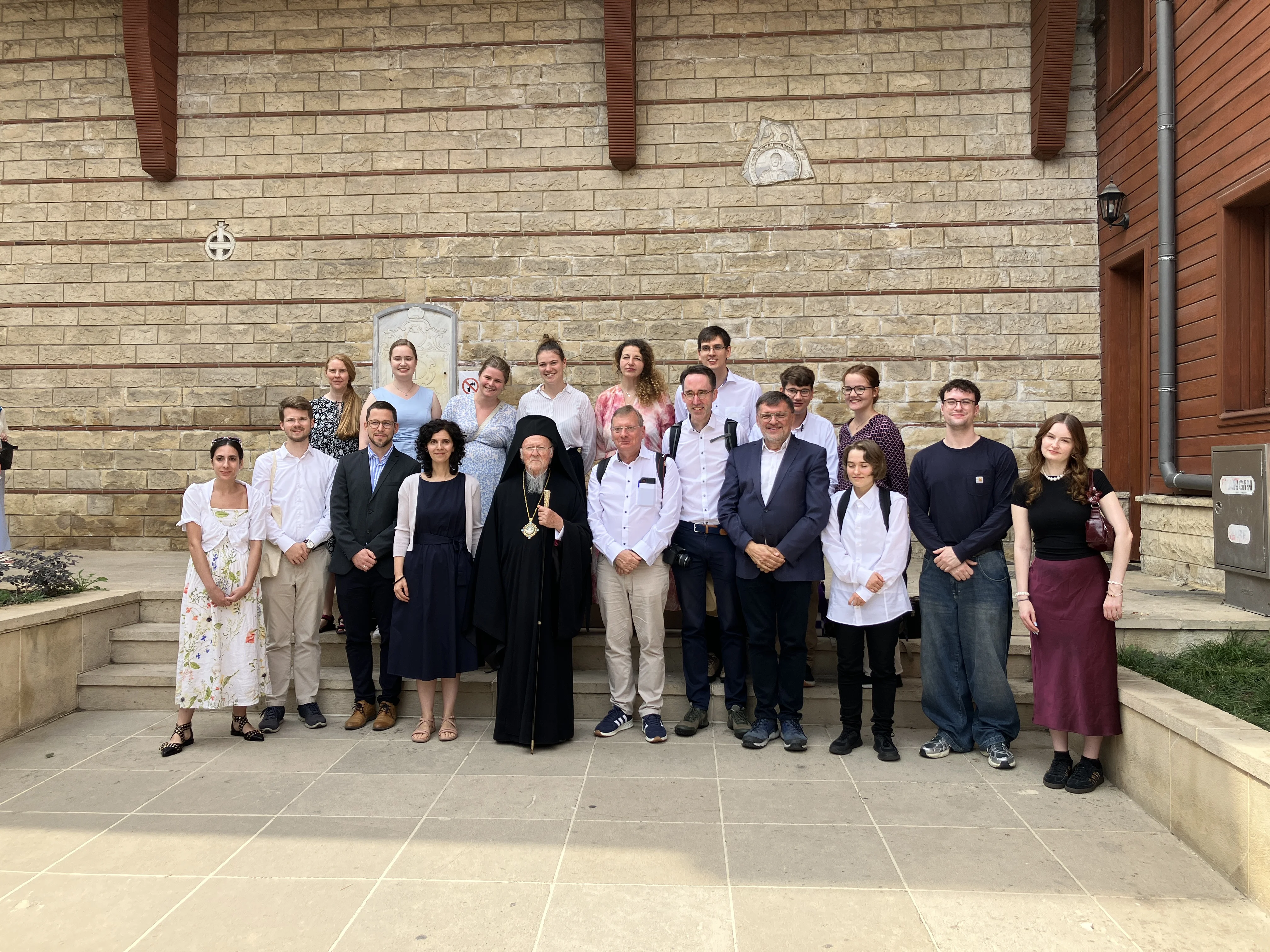 Exkursionsgruppe mit Patriarch Bartholomaios I.