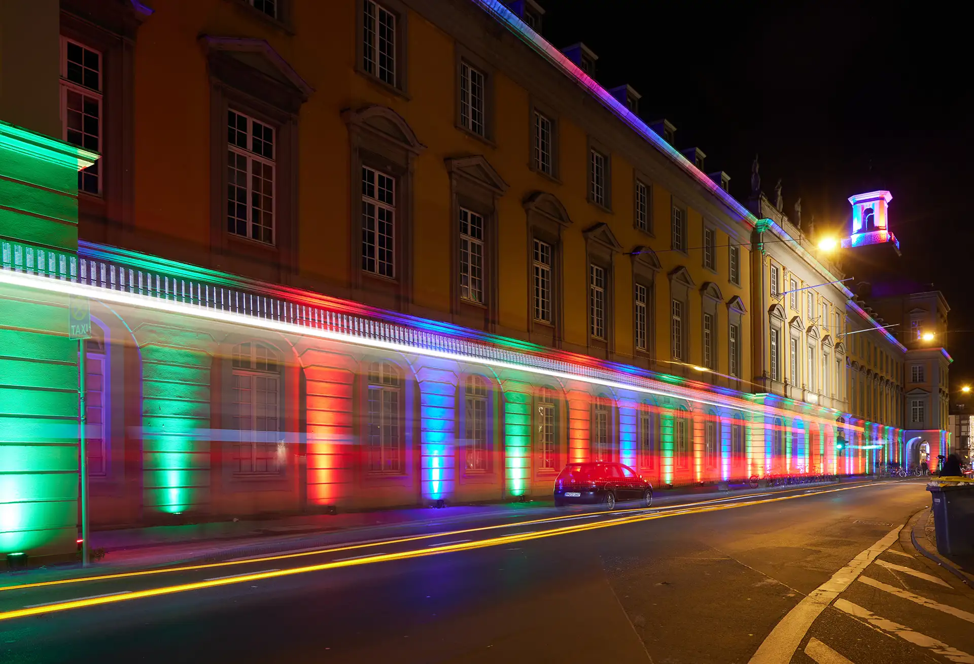 11_Uni-HG bunt angeleuchtet 3.webp